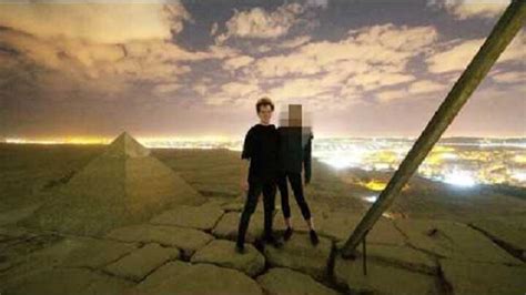 fucking on top of the pyramid of giza|Photo of Couple Boning on Top of Pyramids Prompts。